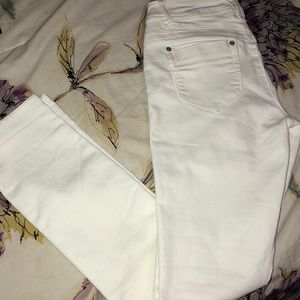 White skinny jeans